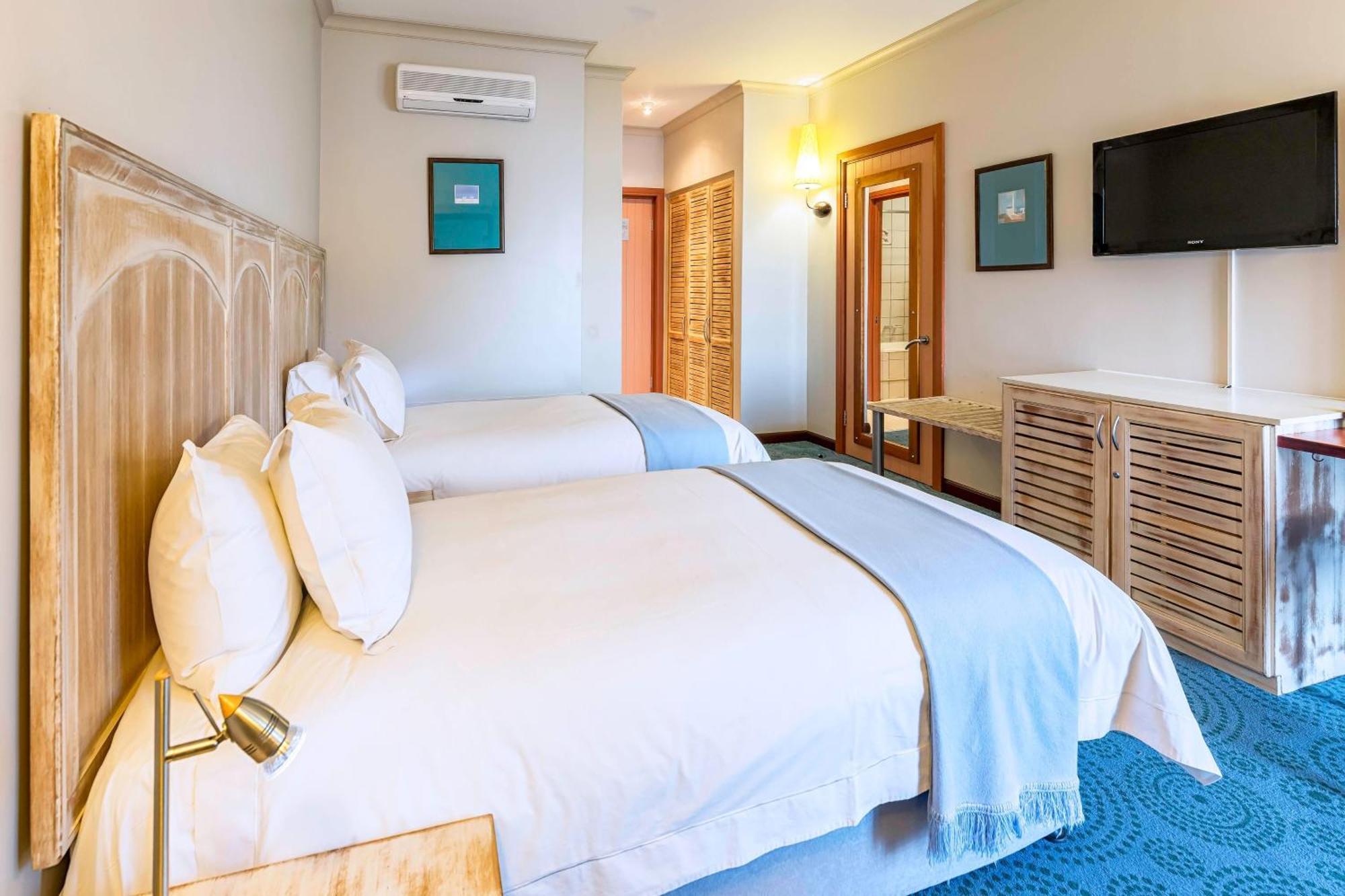 Protea Hotel By Marriott Walvis Bay Pelican Bay Extérieur photo